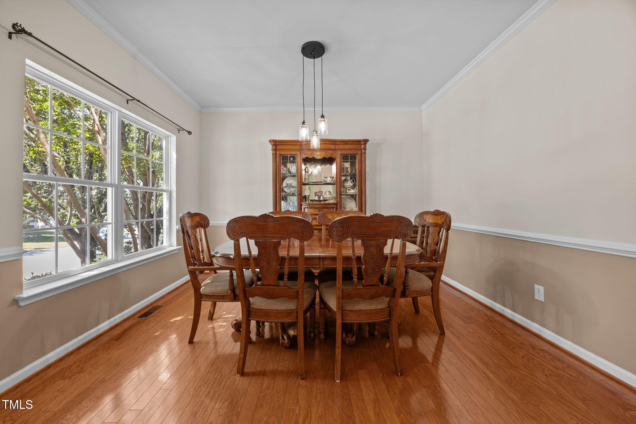 3217 Enchanting Way