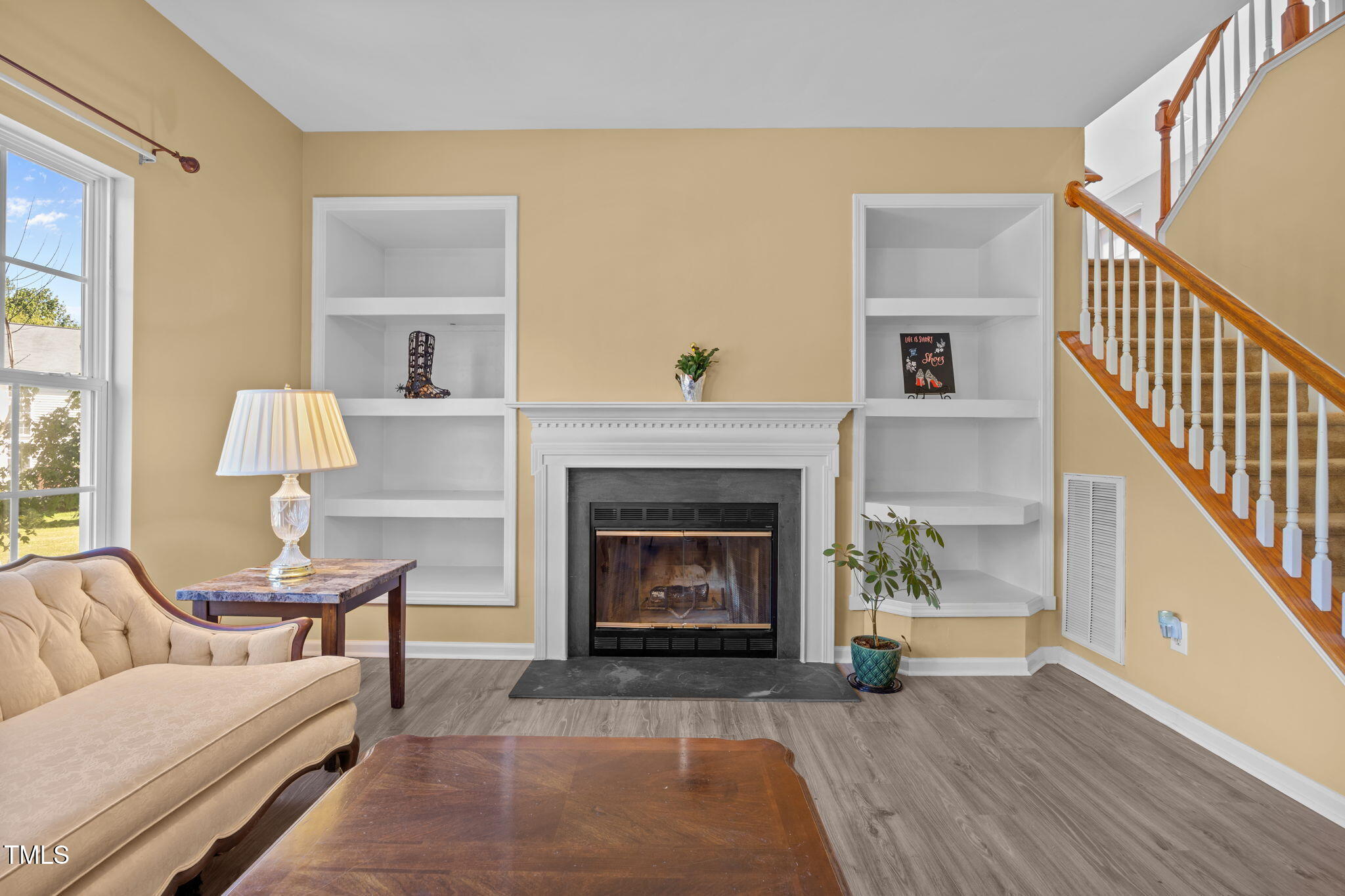 3217 Enchanting Way
