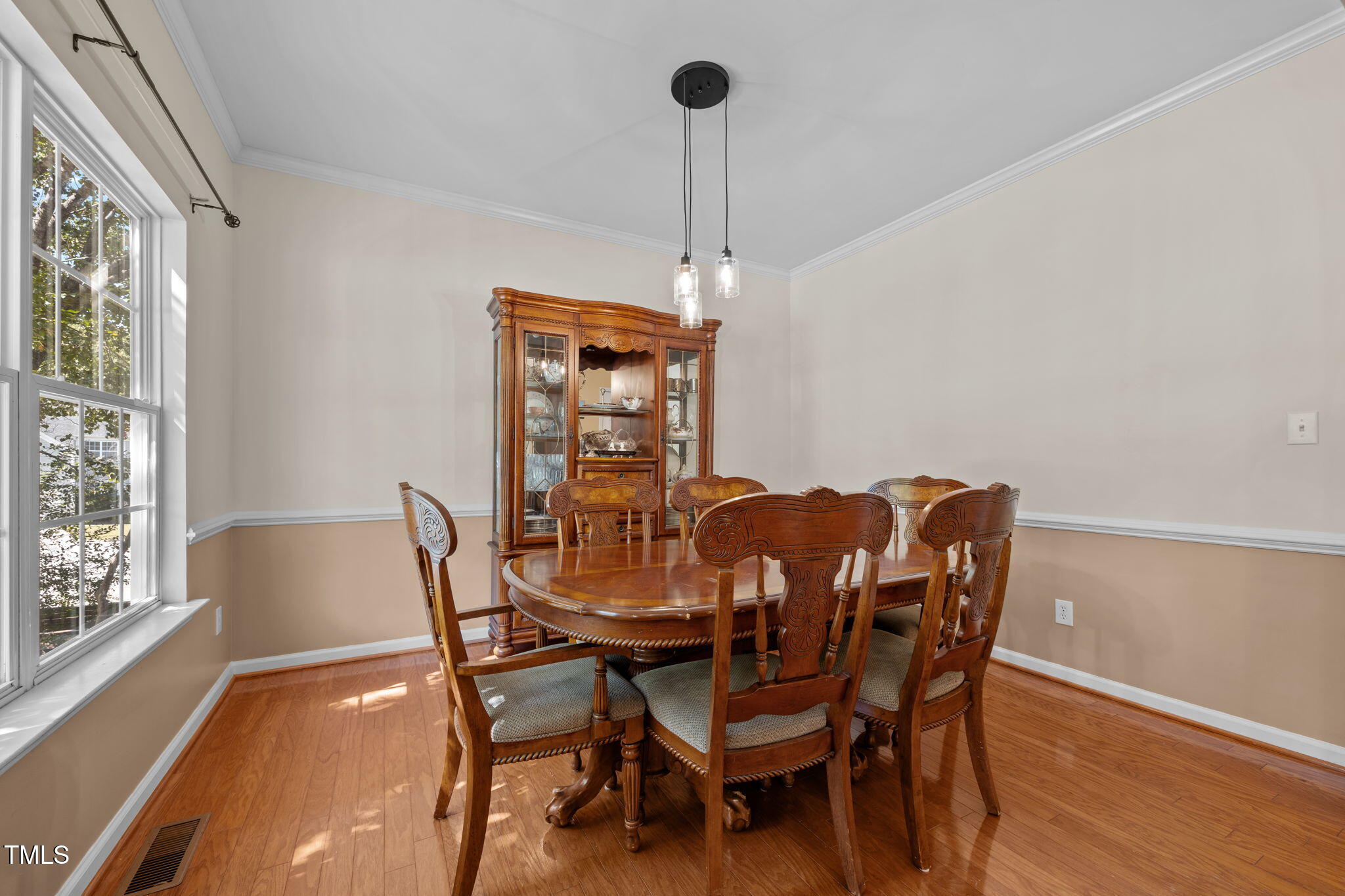 3217 Enchanting Way