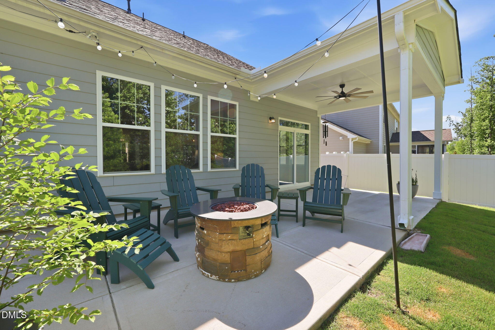 225 Rostova Way