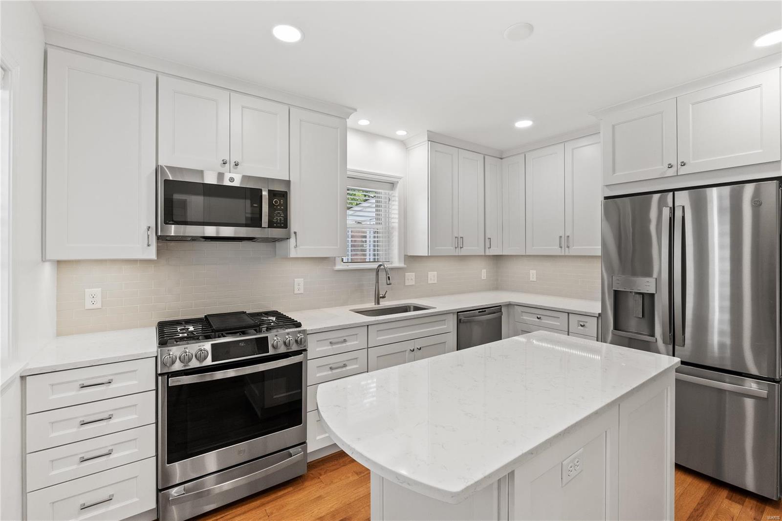 916 Regent Place