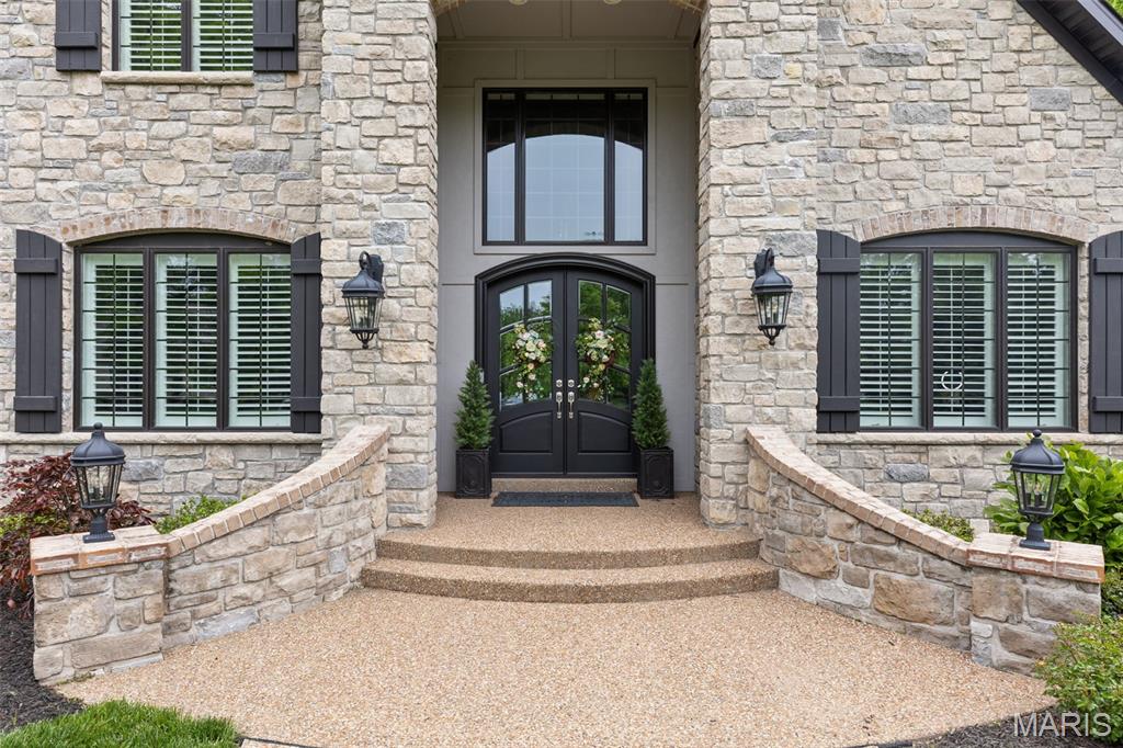 17283 Courtyard Mill Lane