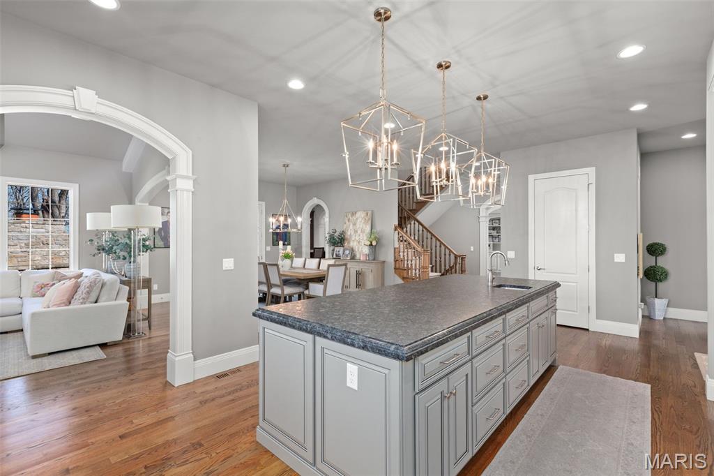 17283 Courtyard Mill Lane