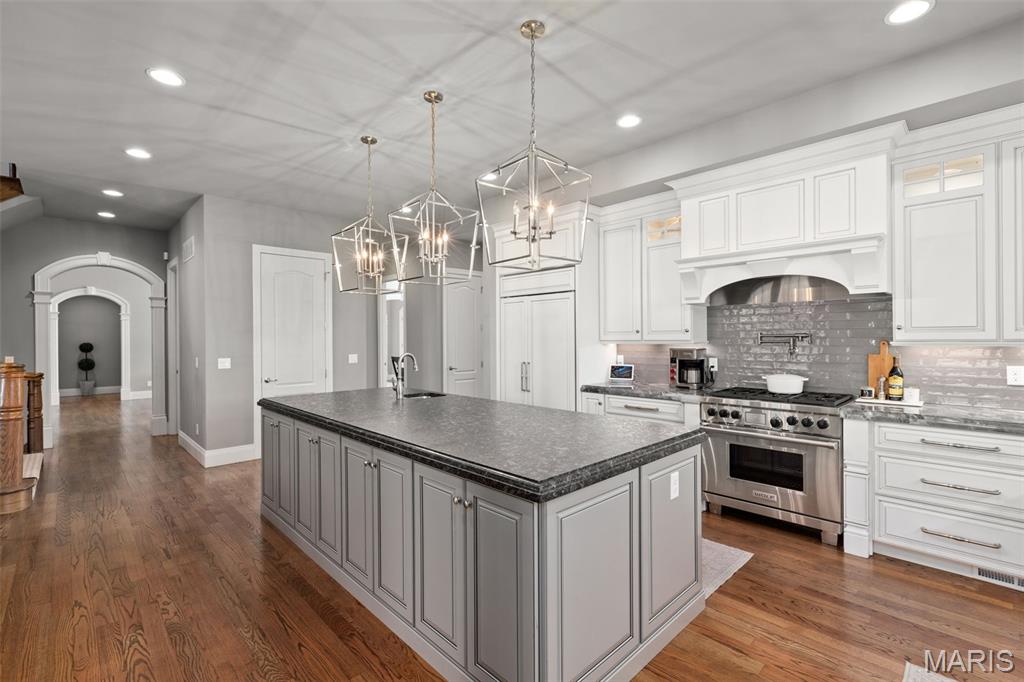 17283 Courtyard Mill Lane