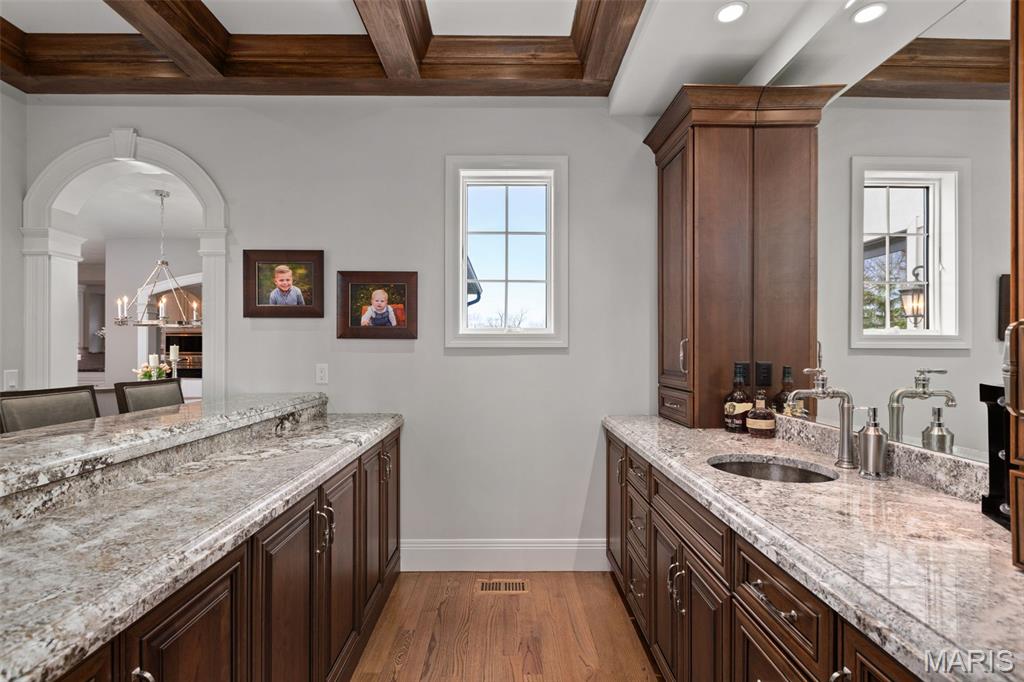 17283 Courtyard Mill Lane
