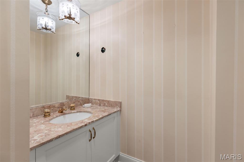 710 S Hanley Road Unit: 18B