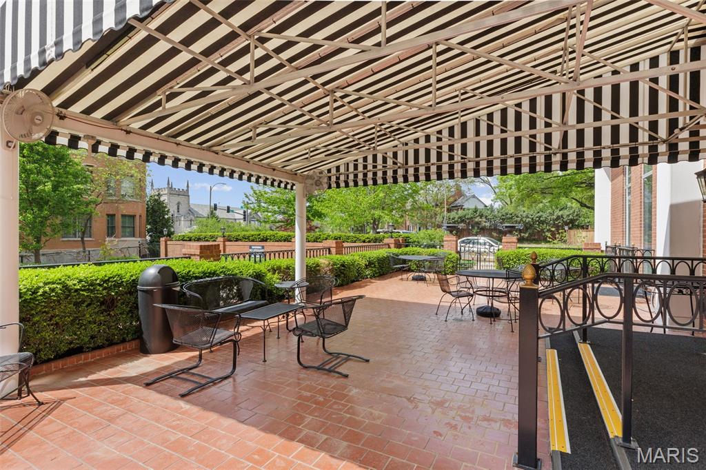 710 S Hanley Road Unit: 18B