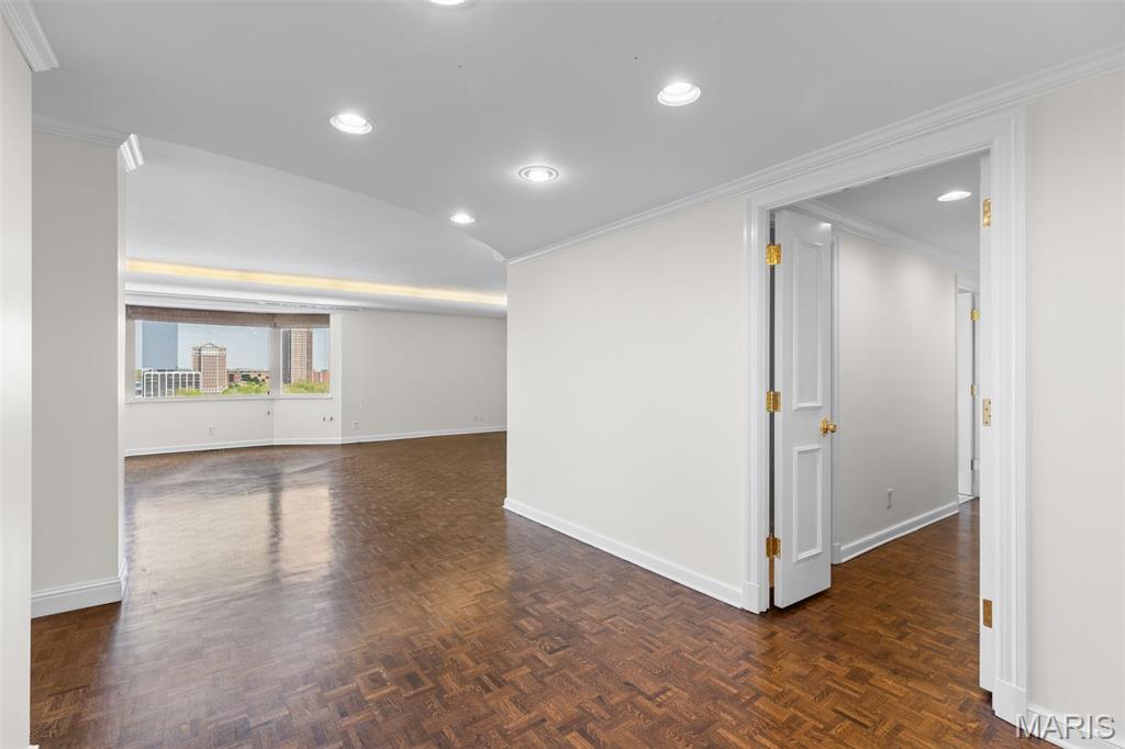 710 S Hanley Road Unit: 18B
