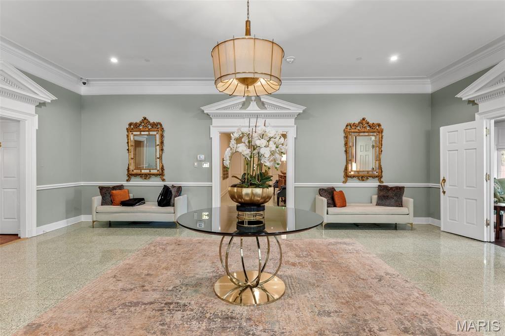 710 S Hanley Road Unit: 18B