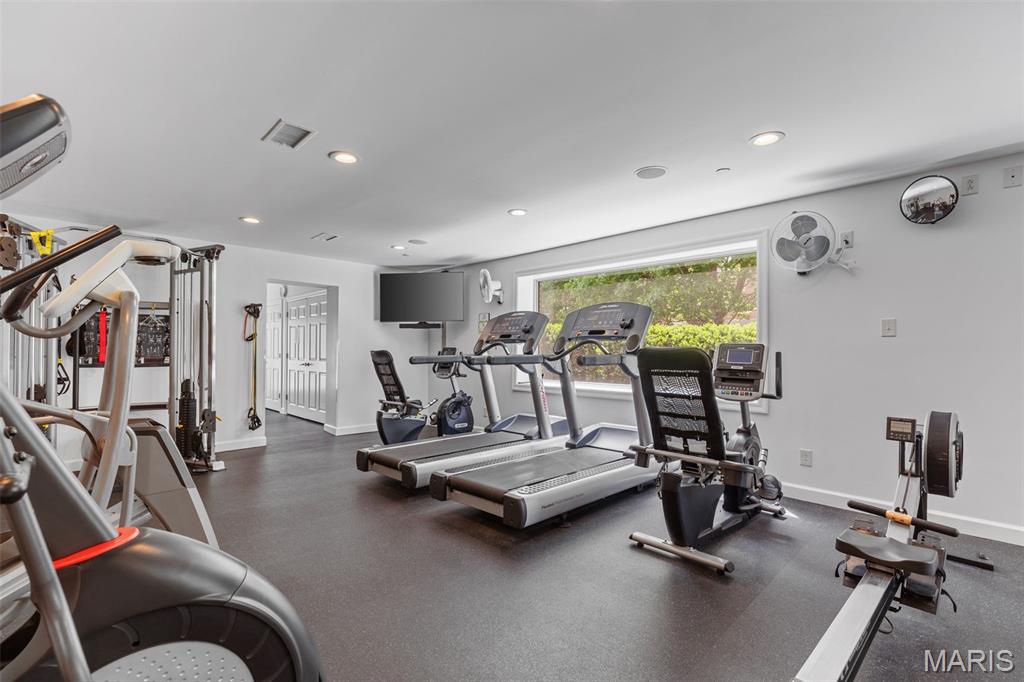 710 S Hanley Road Unit: 18B