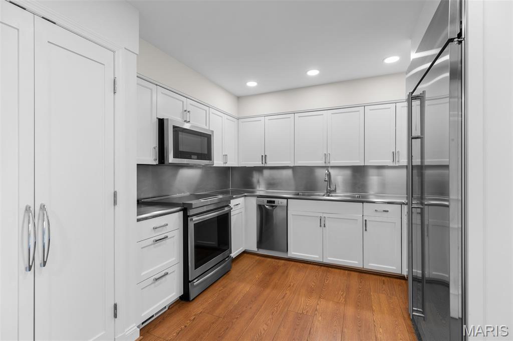 710 S Hanley Road Unit: 18B