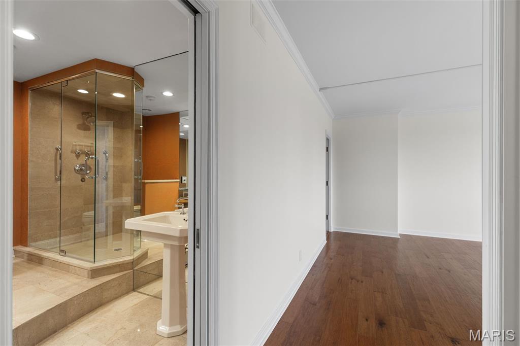 710 S Hanley Road Unit: 18B