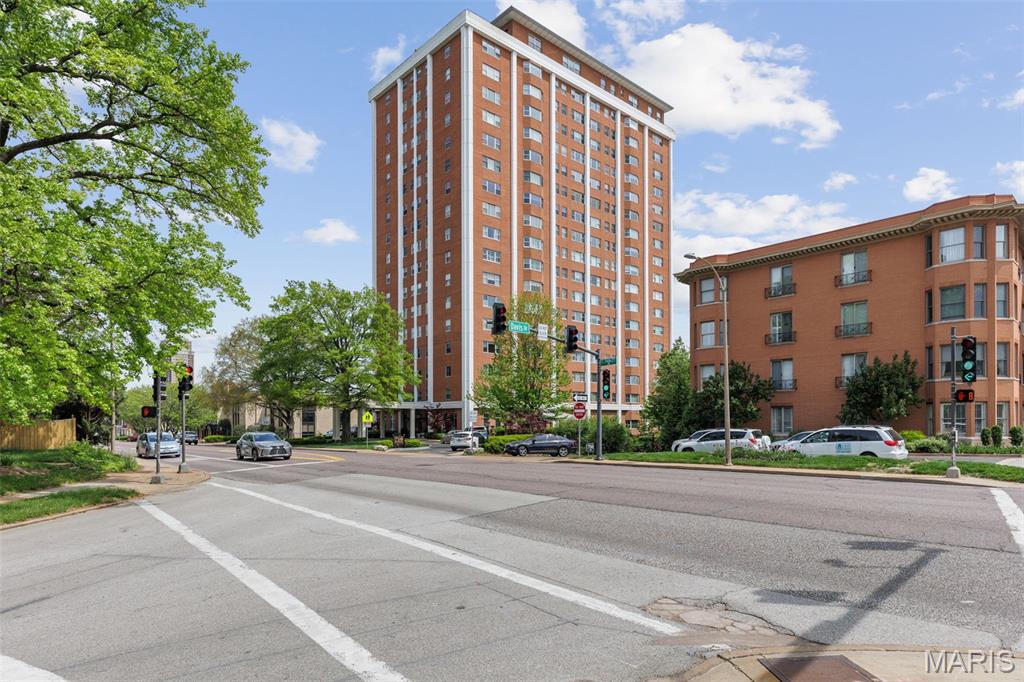 710 S Hanley Road Unit: 18B