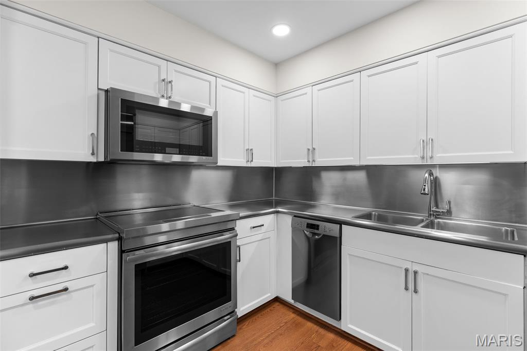 710 S Hanley Road Unit: 18B