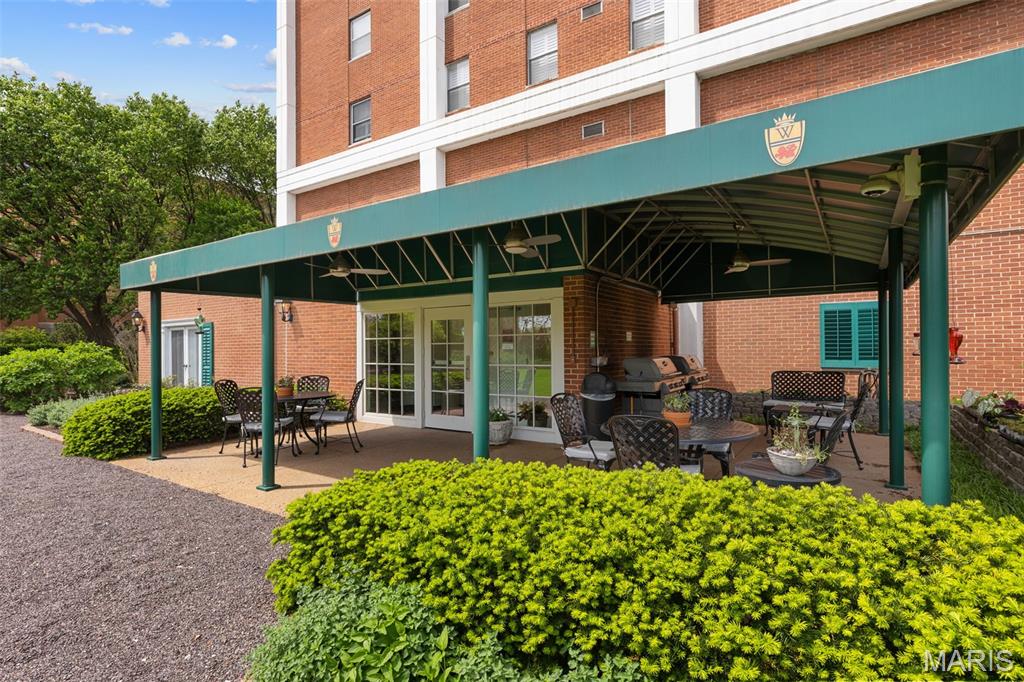 710 S Hanley Road Unit: 18B