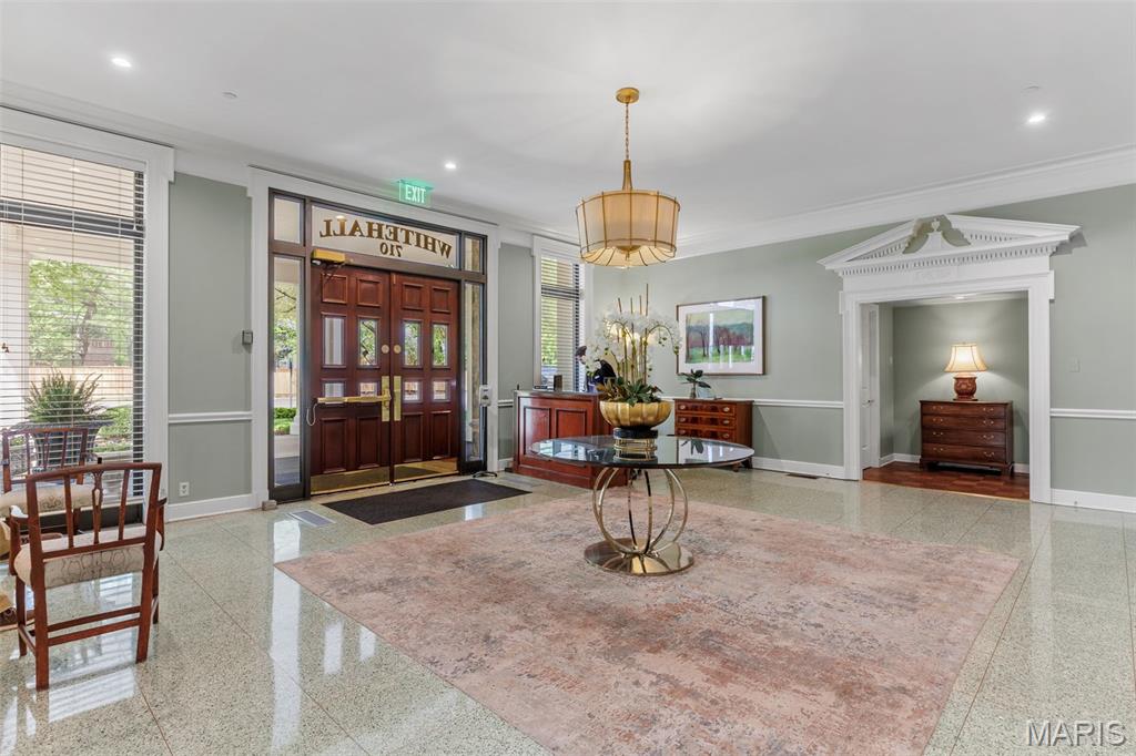 710 S Hanley Road Unit: 18B
