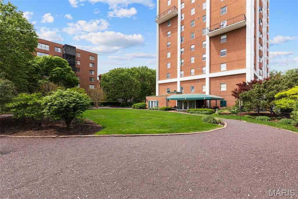 710 S Hanley Road Unit: 18B