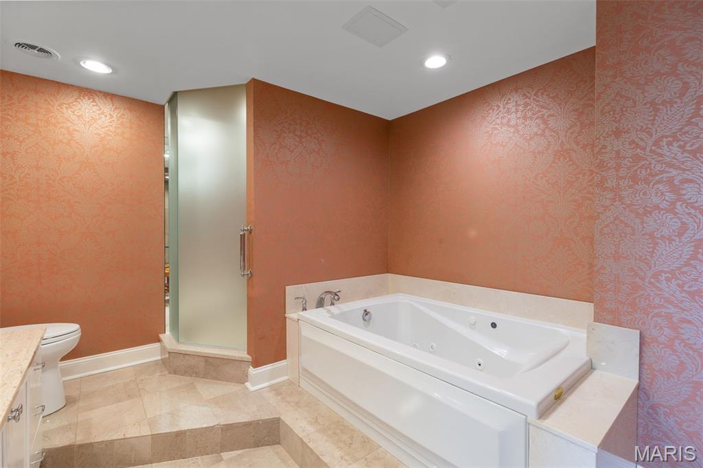 710 S Hanley Road Unit: 18B