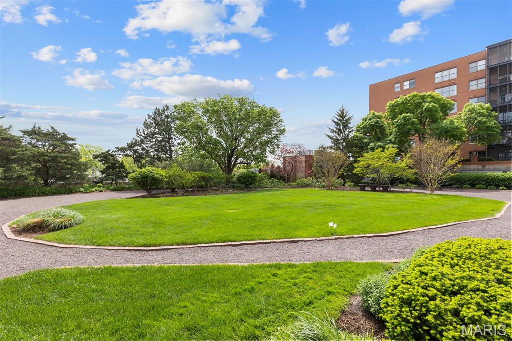710 S Hanley Road Unit: 18B