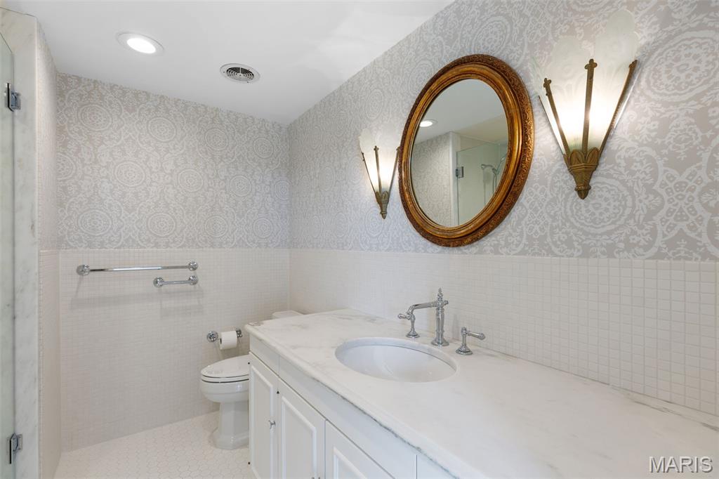 710 S Hanley Road Unit: 18B