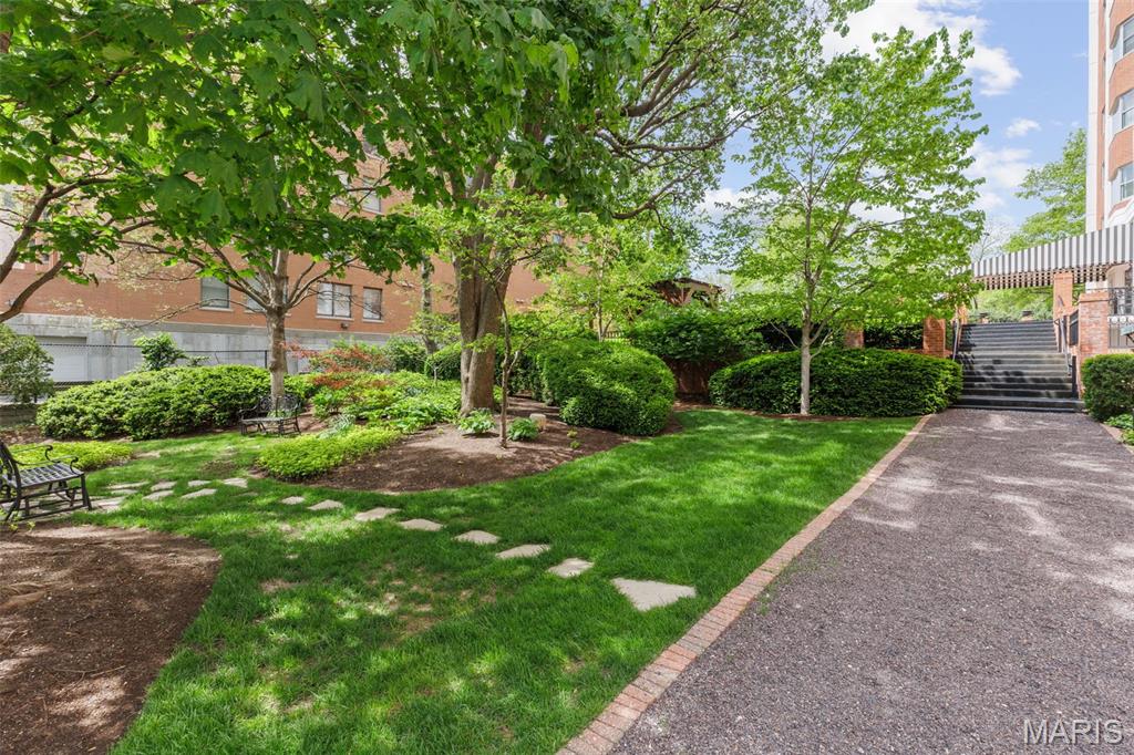 710 S Hanley Road Unit: 18B