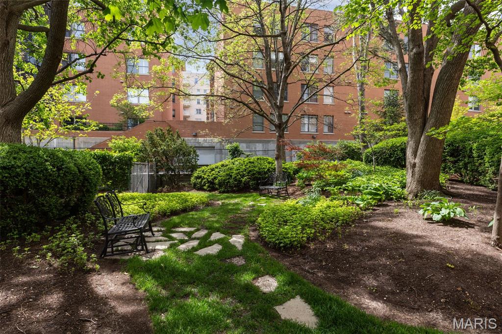 710 S Hanley Road Unit: 18B