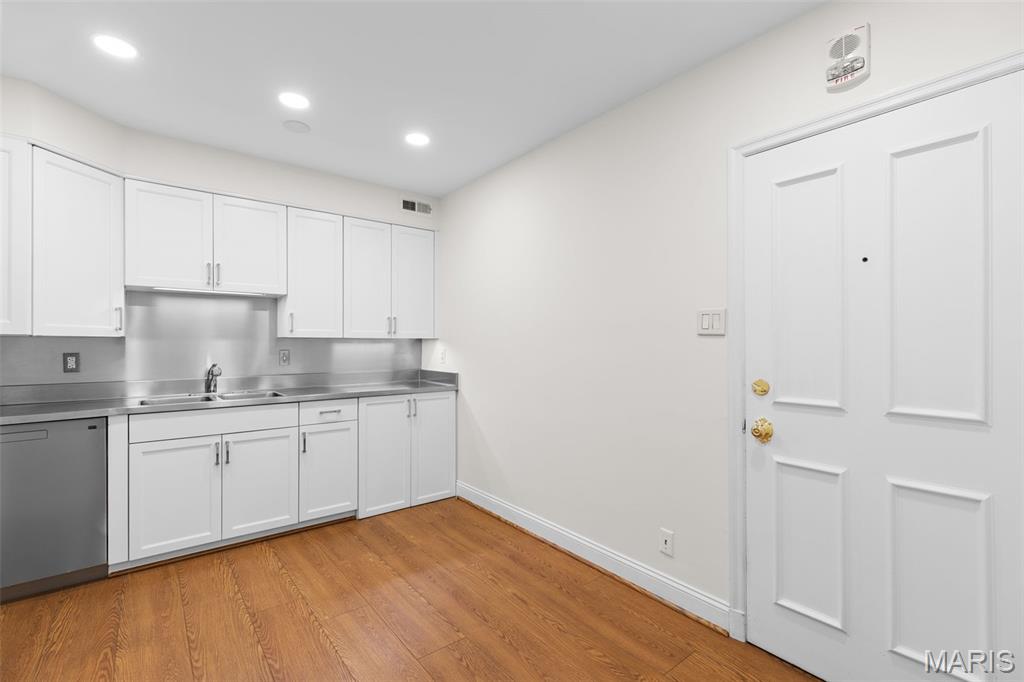 710 S Hanley Road Unit: 18B
