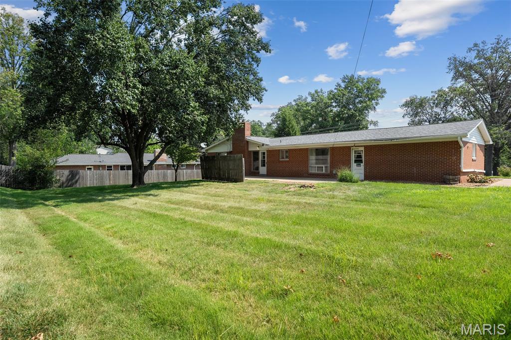 1441 N Woodlawn Avenue