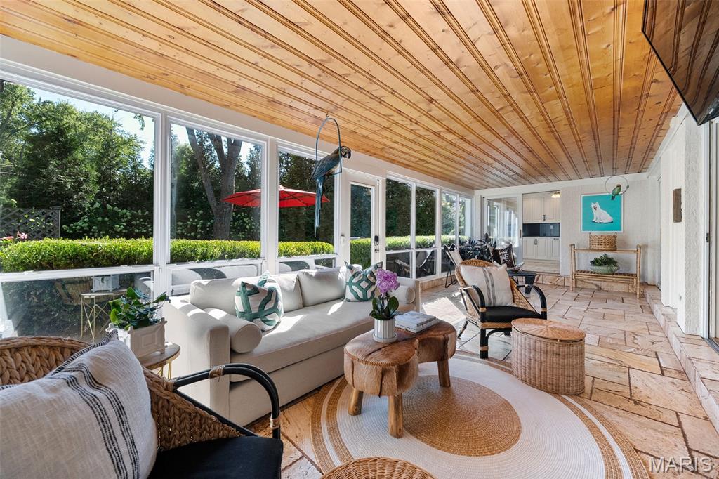 10228 Thornwood Drive