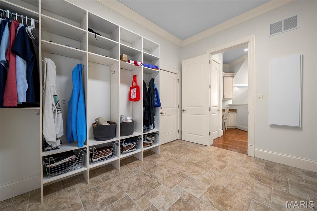 16 Outer Ladue Drive