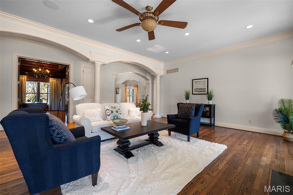 16 Outer Ladue Drive