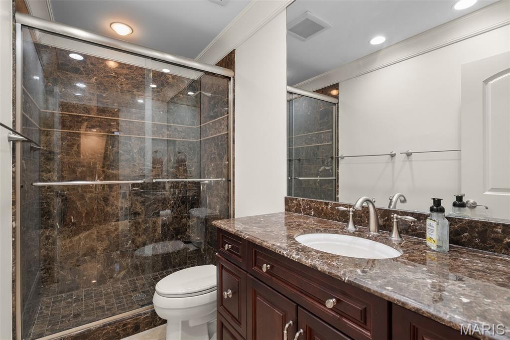 16 Outer Ladue Drive