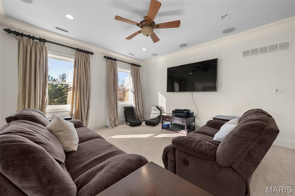 16 Outer Ladue Drive