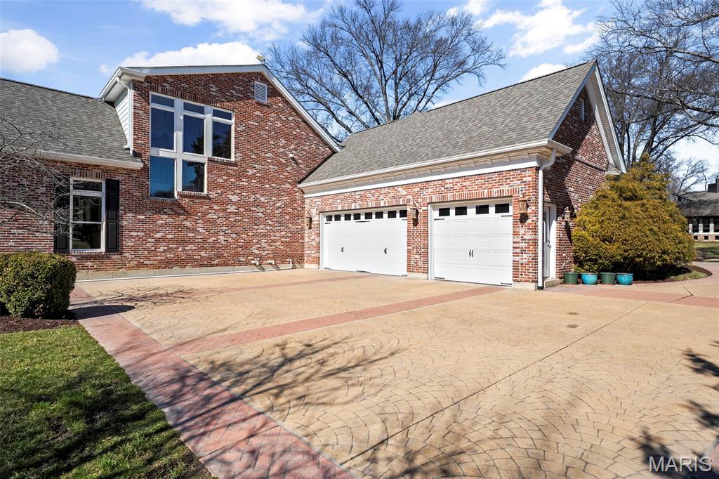 16 Outer Ladue Drive