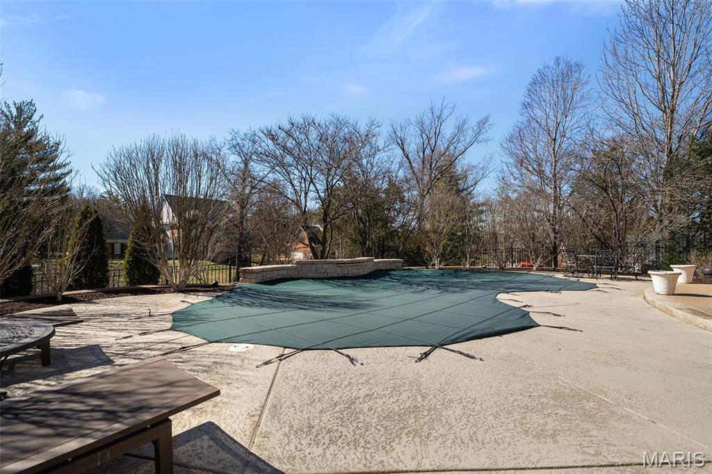 16 Outer Ladue Drive