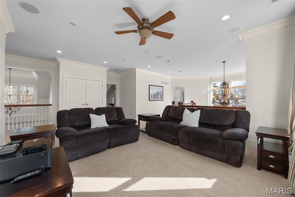 16 Outer Ladue Drive