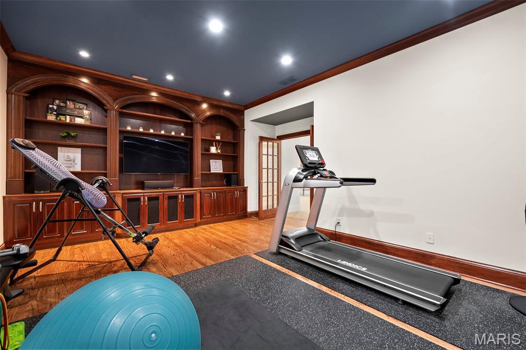 16 Outer Ladue Drive