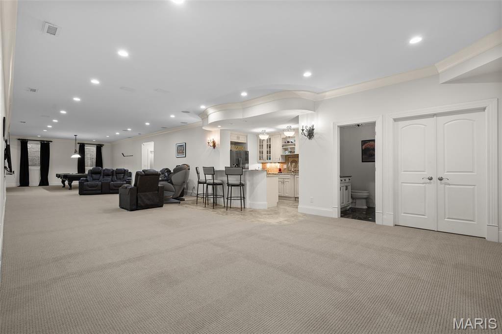 16 Outer Ladue Drive