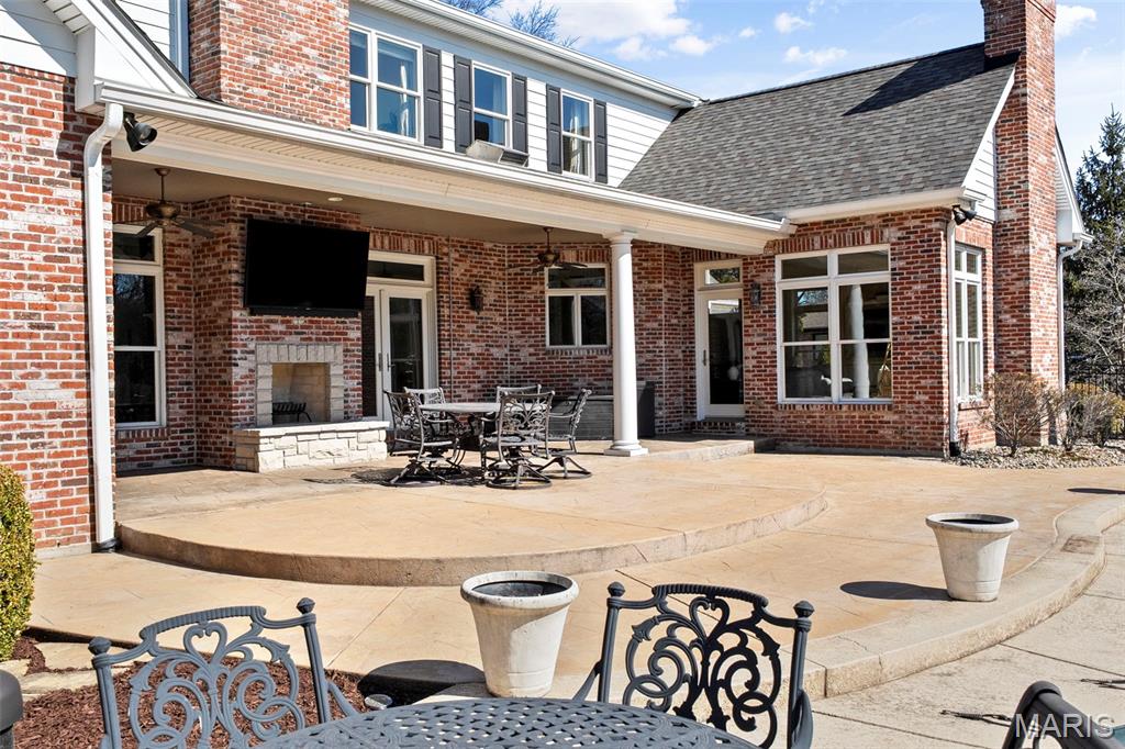 16 Outer Ladue Drive