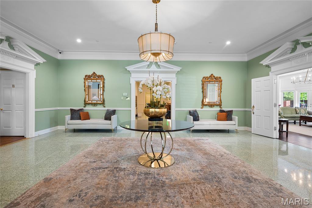 710 S Hanley Road Unit: 10B