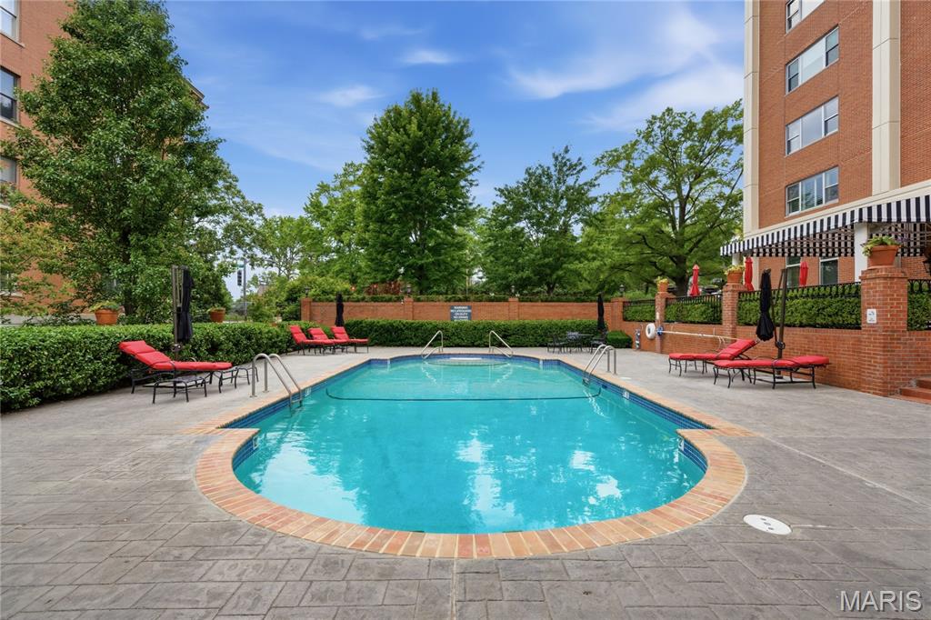 710 S Hanley Road Unit: 10B