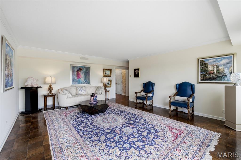 710 S Hanley Road Unit: 10B
