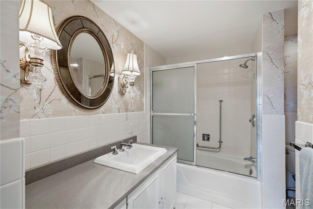 710 S Hanley Road Unit: 10B