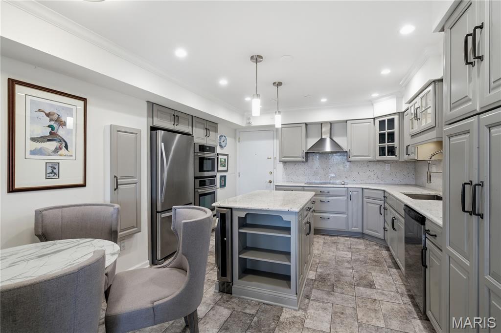 710 S Hanley Road Unit: 10B