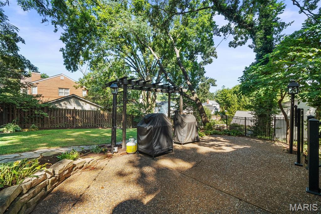 225 Parkland Avenue