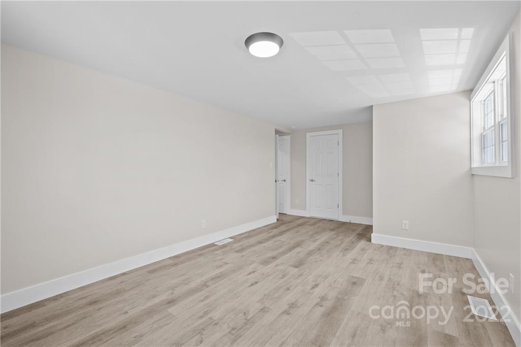 1405 Lakeview Drive