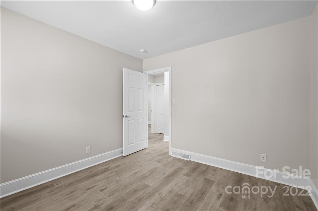 1405 Lakeview Drive