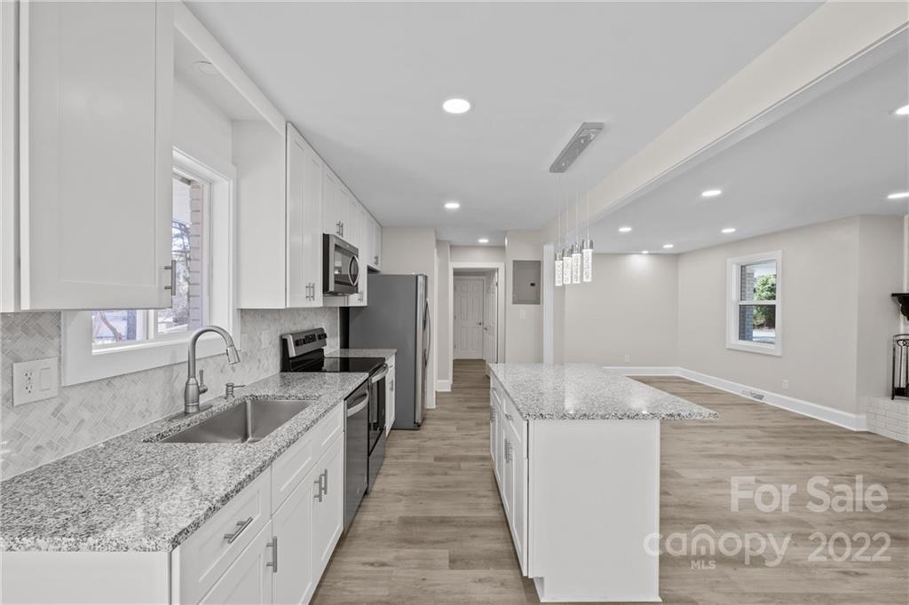 1405 Lakeview Drive