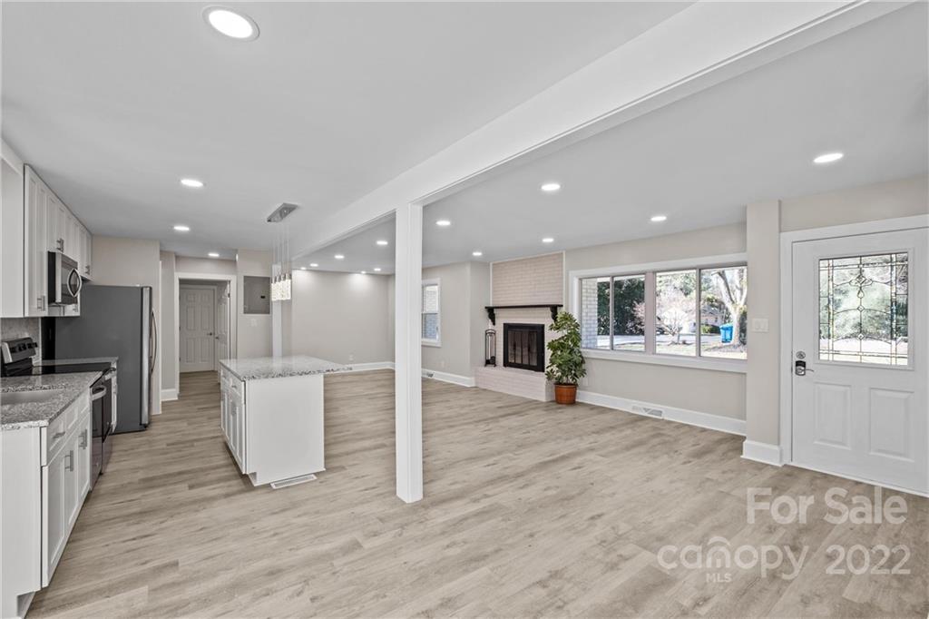 1405 Lakeview Drive
