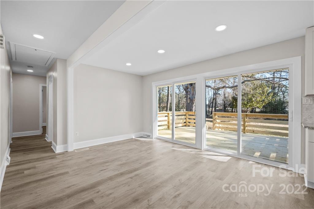 1405 Lakeview Drive